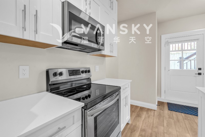 250406191210_2473 W 16th 5.jpg